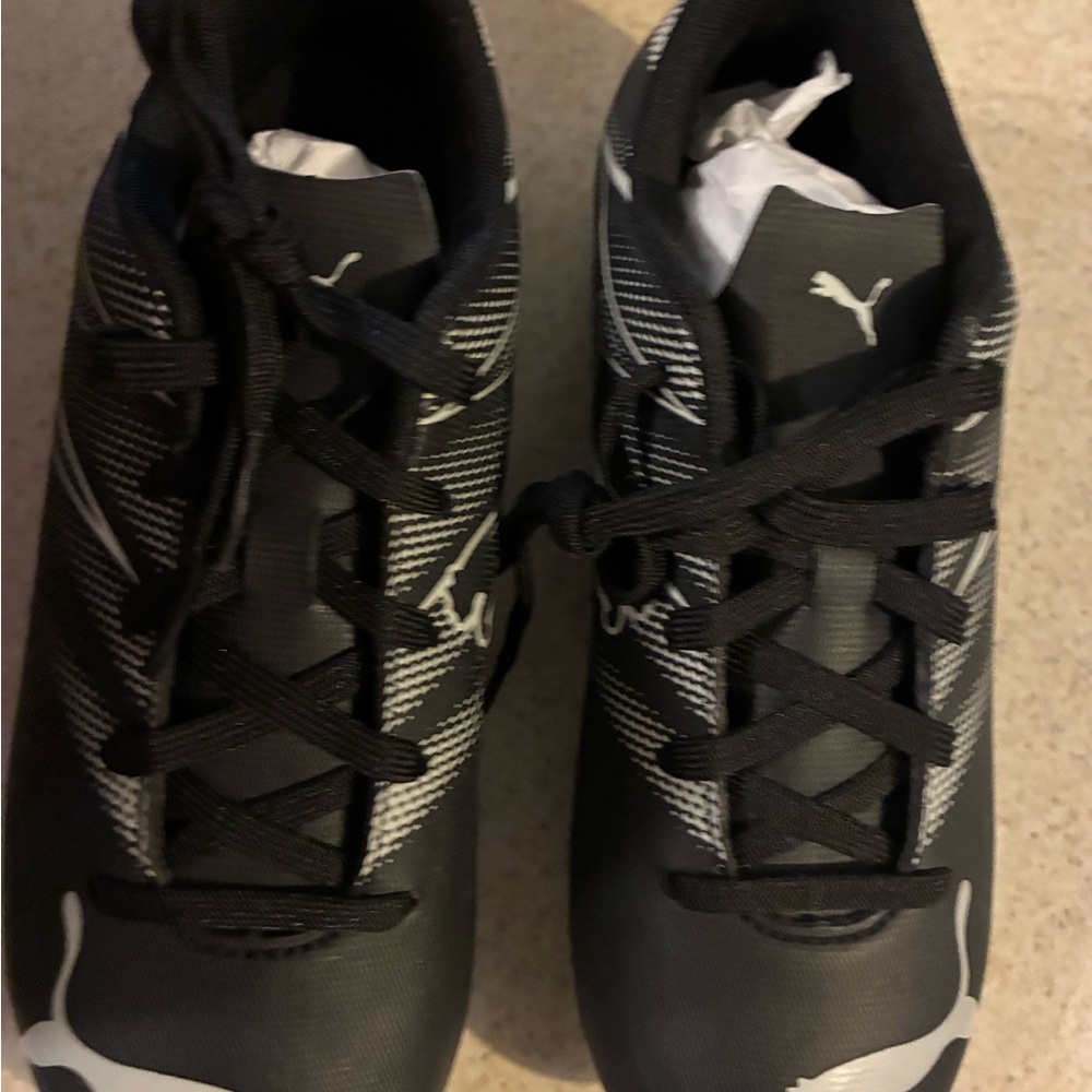 Puma Junior Attacanto FG - Black/Silver Twist size 3